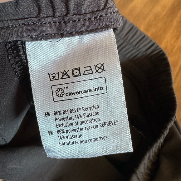 Tentree Women's Recycled Polyester Sport Shorts InMotion Short black size large - Picture 4 of 10